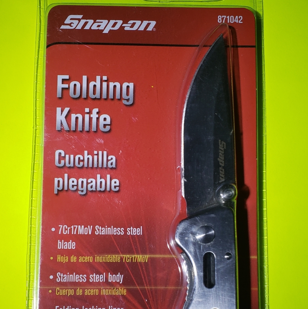 Snap on knife